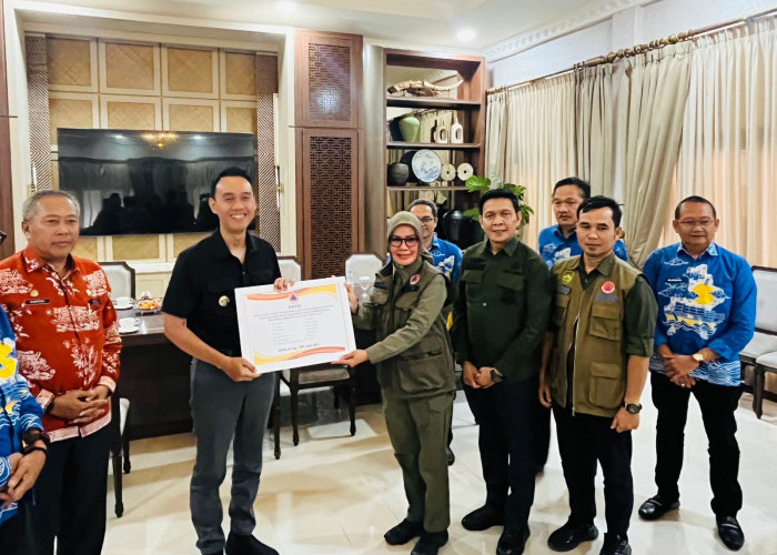 Bupati OKI Terima Bantuan Darurat Banjir Senilai Rp395,4 Juta dari BNPB RI