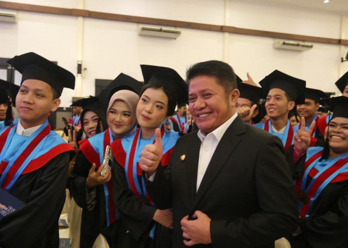 Wisuda 293 Mahasiswa Universitas Bina Darma Palembang Berlangsung Sukses