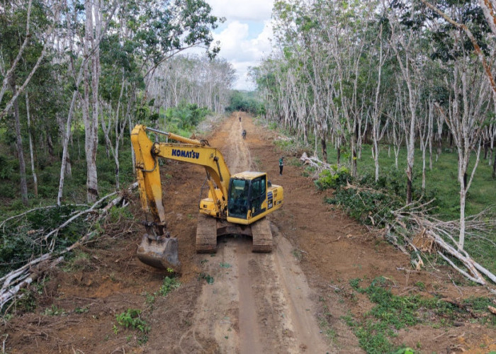 Akses Jalan Sepanjang 6 KM di Desa Pematang Sukatani OKI Dibuka Prajurit Progam TMMD