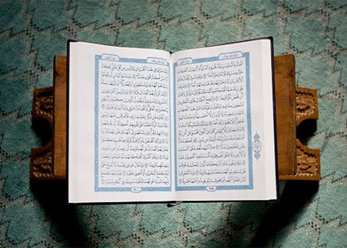 Astaghfirullah! Pria di Swedia Jadikan Lembaran Al Quran untuk Bungkus Daging Babi, Dirobek Lalu Dibakar
