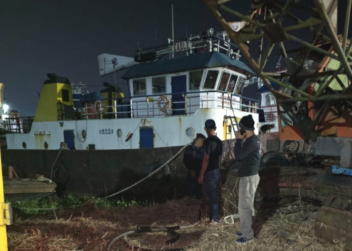 Ditpolairud Gagalkan Penyelundupan 21 Ton Solar Ilegal di Sungai Musi, Lima Pelaku dan Tiga Tugboat Diamankan