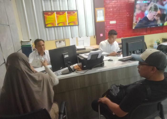 Dipepet 2 Emak-emak, iPhone 17 Pro Max Novia ‘Pindah Tangan’ di Pasar Kalangan Musi 2 