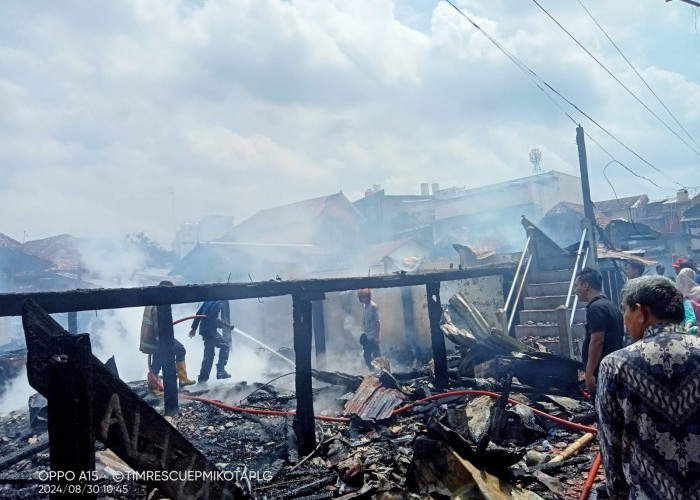 16 Rumah di Kelurahan 10 Ilir Palembang HangusTerbakar, 31 KK Kehilangan Tempat Tinggal 