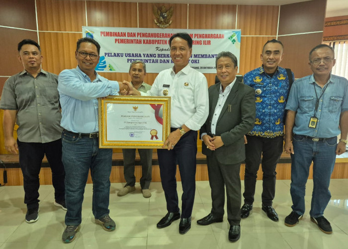 PT Sampoerna Agro Tbk Terima CSR Awards 2024 dari Pemkab OKI