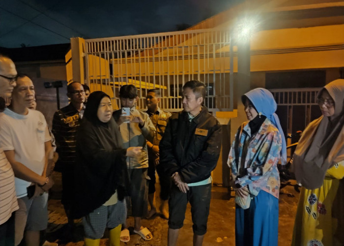 Pulang dari Mudik, Ratu Dewa Langsung Tinjau Titik Banjir di Palembang