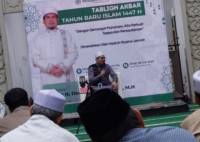 Ketua Al-Azhar Cairo Indonesia Sampaikan Tausyiah Peringatan Muharram 1447 H di Masjid Raya CGC Palembang