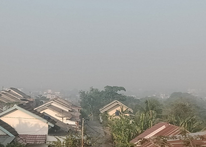 Dikepung Kabut Asap, Kondisi Udara Kota Muara Enim Tidak Sehat
