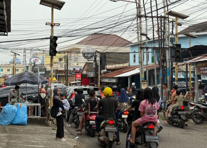 Lampu Lalu Lintas Tidak Berfungsi, Simpang 4 Pakjo Jadi Rawan Kemacetan Di Pagi dan Sore Hari  