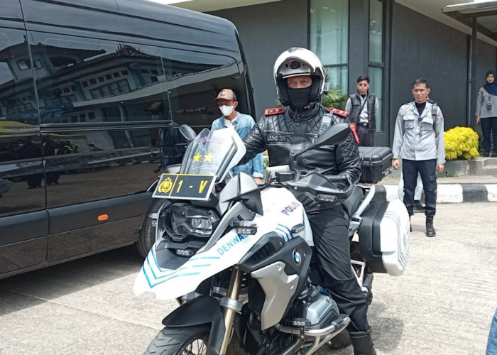 Truk Dipaksa Berhenti Atau Putar Balik, Kapolda Sumsel Pakai Motor Cek Jalintim Palembang-Betung 