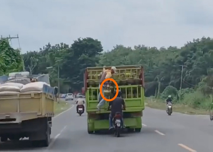 Bajing Loncat Beraksi di Jalan Lintas Palembang-Indralaya Ogan Ilir, Berhasil Ambil Tabung Gas dari Truk