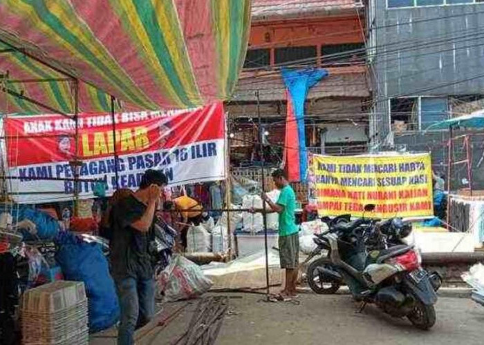 Pasca Lapak Dibongkar Satpol PP, Pedagang K5 Pasar 16 Ilir Palembang Kembali Gelar Dagangan