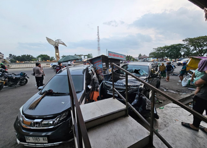 Lakalantas di Bundaran Jakabaring Palembang, Mobil Pajero Dikemudian Anggota Terlibat Tabrakan Beruntun