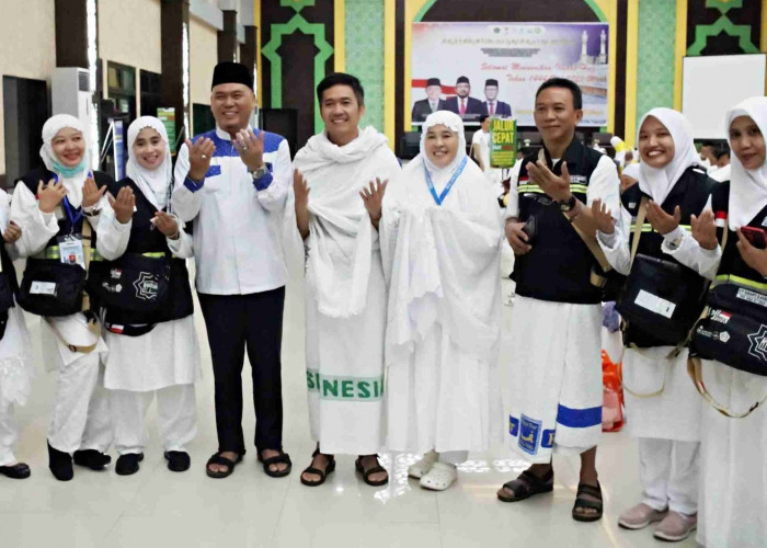 Masuk Kloter 20 Embarkasi Palembang, Sekda Kota Palembang Ratu Dewa Berangkat ke Tanah Suci Mekkah