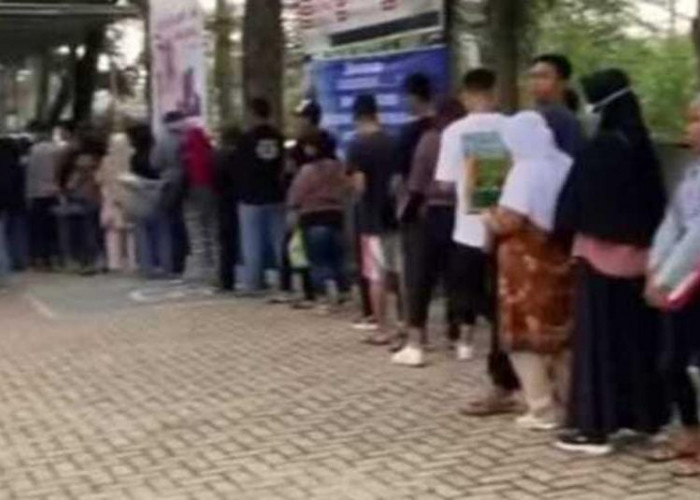 Waw! Ada Apa Koq Warga Serbu Kantor Disdukcapil Kota Palembang