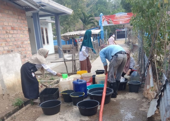PT TeL Kembali Distribusikan Air Bersih Tahap 2 ke Desa-Desa Binaan Selama Musim Kemarau