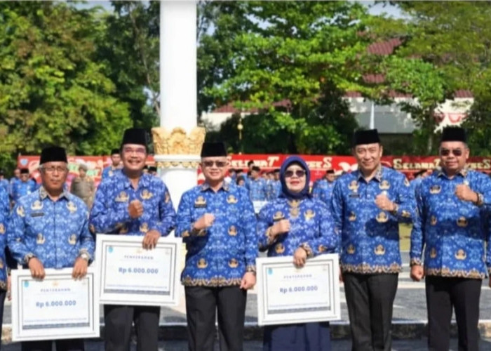 Sekda Ogan Ilir Jadi Pembina Apel Gabungan Bulanan ASN Jelang Masa Pensiun, Sampaikan Pesan BERAKHLAK