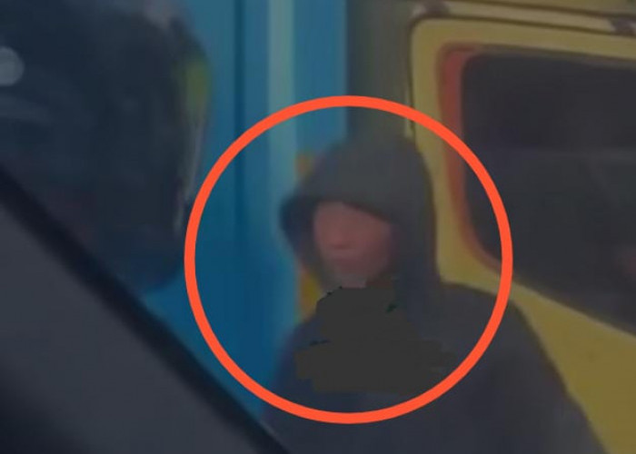 Aksi Pemalakan Sopir Truk dan Wanita Tanpa Busana Terjadi di Lampu Merah Palembang, Bentak Perekam Video 