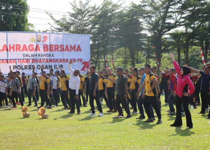 Olahraga Bersama Meriahkan Semarak Hari Bhayangkara ke-79 di Polres Ogan Ilir