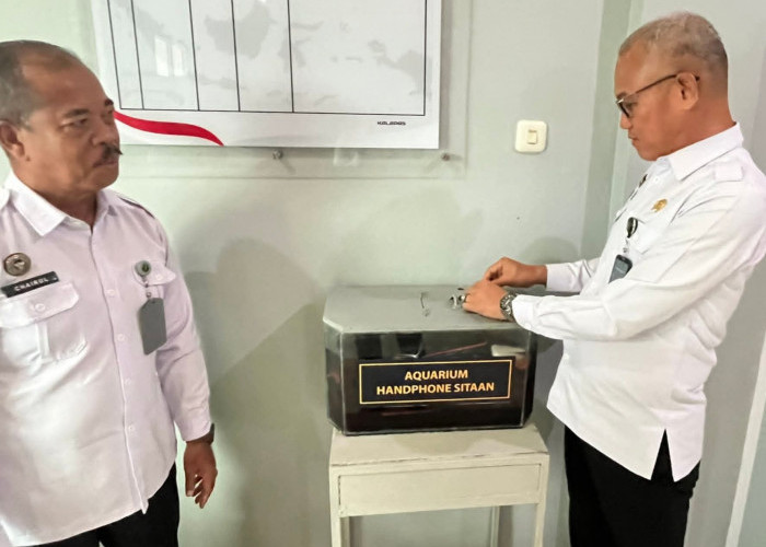 Kalapas Tanjung Raja Ogan Ilir, Musnahkan 8 HP Sitaan Hasil Razia