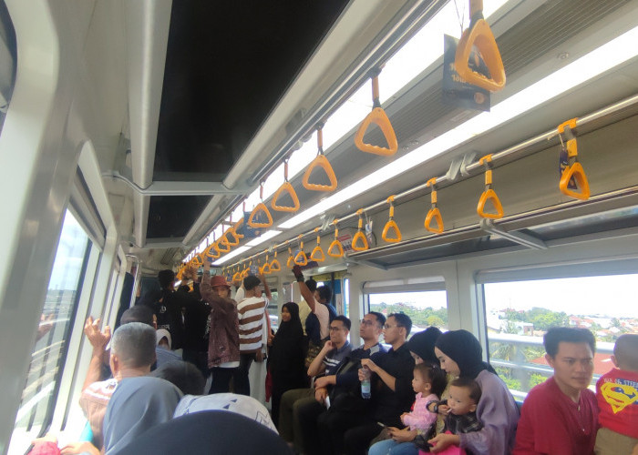 Lebaran Ketiga Idulfitri 2024, Ribuan Warga Palembang Antusias Naik LRT Sejak Pagi hingga Sore