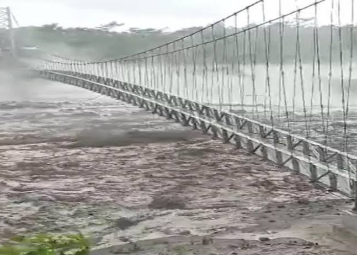 Selain 37 Orang Meninggal, Lahar Dingin Gunung Marapi Sumbar Sebabkan Longsor dan Hanyutkan 1 Jembatan