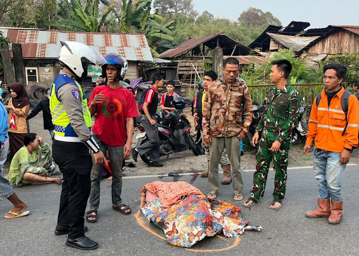 2 Motor Senggolan, Vario dan Pengendaranya Jatuh di Jalur Bus Karyawan, Akibatnya Fatal