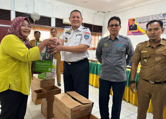 Pemkab OKU Timur Salurkan Bantuan Peralatan Jamu Tradisional untuk Wira Usaha Baru