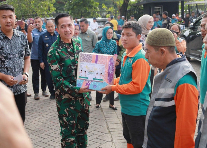 Sumringah, Tenaga PHL Terima 511 Paket Sembako dari Wali Kota Palembang Ratu Dewa