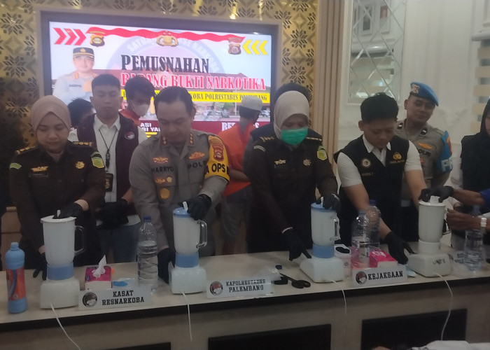 Sabu 2,1 Kg Diblender Jadi Jus, Lima Tersangka Diamankan Satu Perempuan, Kota Palembang Jadi Pasar Narkoba 