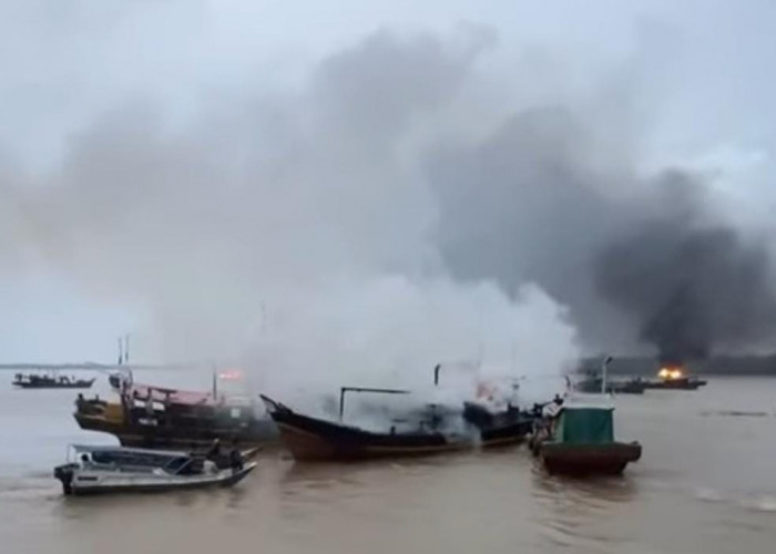 4 Perahu Nelayan Ludes Terbakar di Perairan Sungsang Banyuasin Usai Hidupkan Mesin Genset, Korban Jiwa?