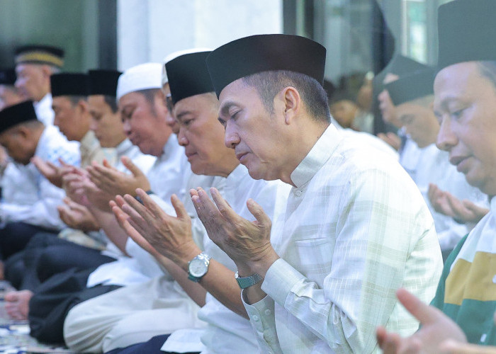 Khusyuk di Masjid Raudhatul Ulum Kodam II Sriwijaya, Ratu Dewa Hadiri Pengajian Ramadhan Tingkat Provinsi