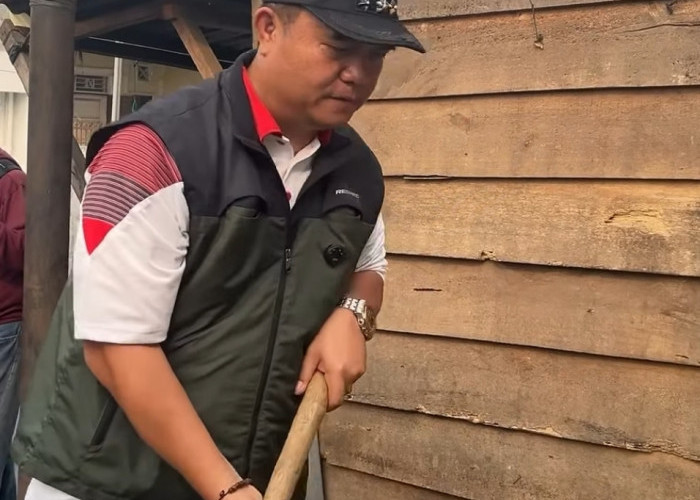 Camat AAL Turun Langsung! Puluhan Lapak di Jl Ibnu Sutowo Palembang Dibongkar