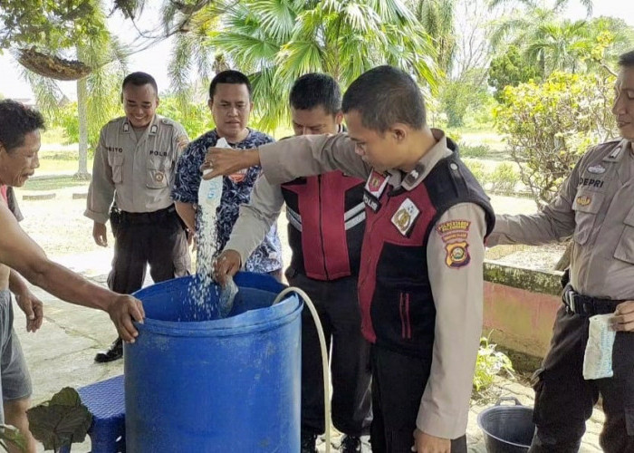 Polisi Palembang Ini Obati Pasien Penyakit Syaraf Dengan Metode Berendam Air Garam