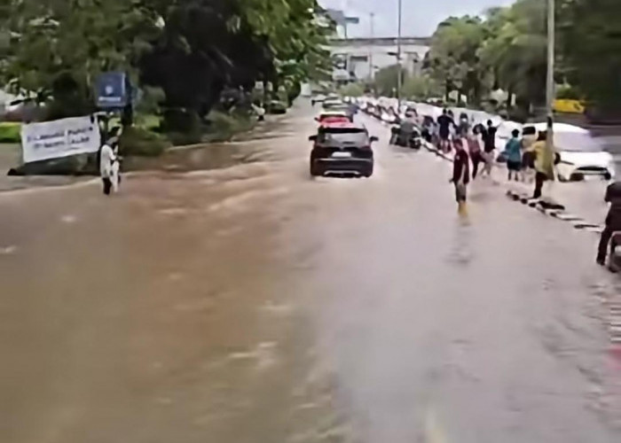 Diguyur Hujan Kota Palembang Banjir, Rendam Pemukiman, Mall Hingga Perkantoran Karena Air Lambat Surut