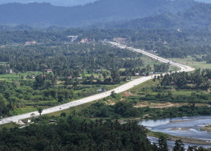 Pastikan Kenyamanan Imlek 2026, HKA Bebaskan Ruas Jalan Tol dari Lubang Berikan Kelengkapan Fasilitas