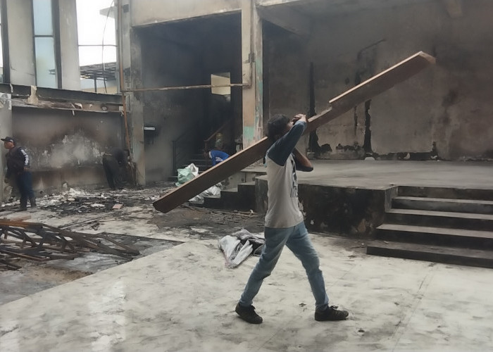 Recovery Gedung Serba Guna Sri Melayu Dikebut Minggu Pekan Depan Digunakan, Panggung Utama yang Terbakar 