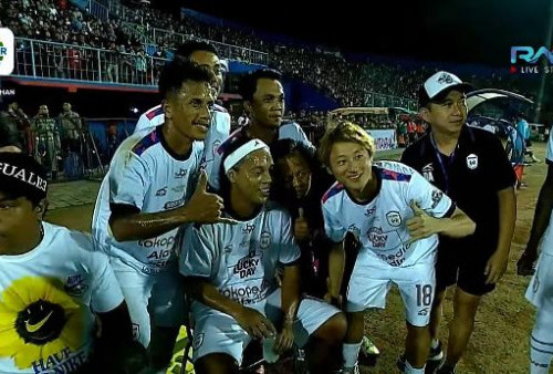 Rans Nusantara Ditekuk Persik Kediri, Ronaldinho Jadi Incaran Selfie