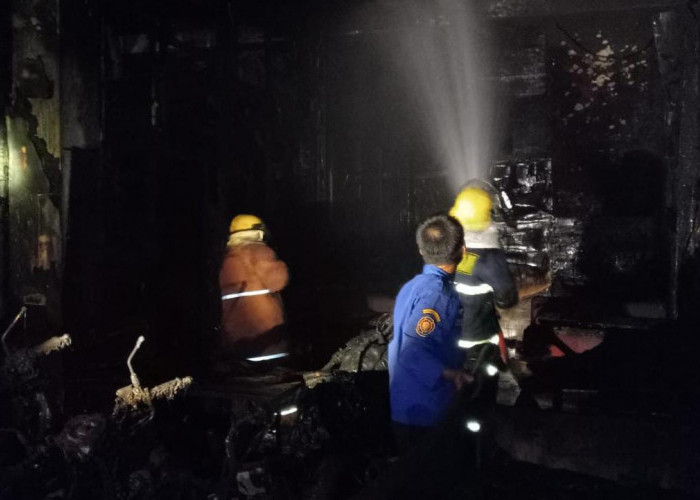 Ruko Rocket Chicken di Banyuasin Hangus Dilalap Si Jago Merah, Sepeda Motor Milik Karyawan Ikut Ludes 