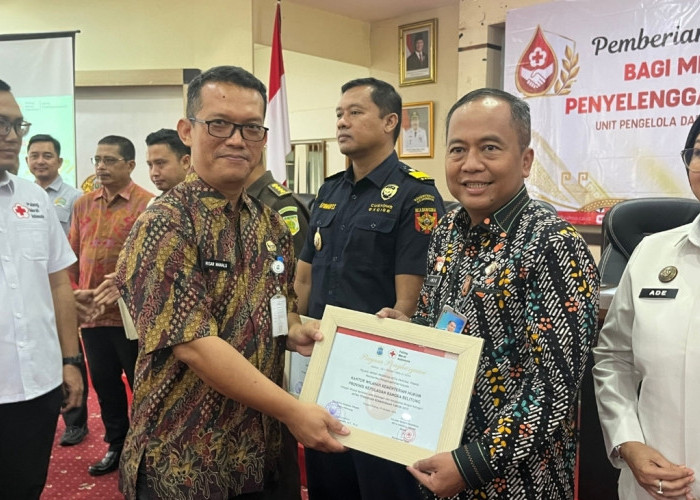 Kanwil Kemenkum Babel Raih Penghargaan Mitra Penggerak Kemanusiaan dari PMI Pangkalpinang