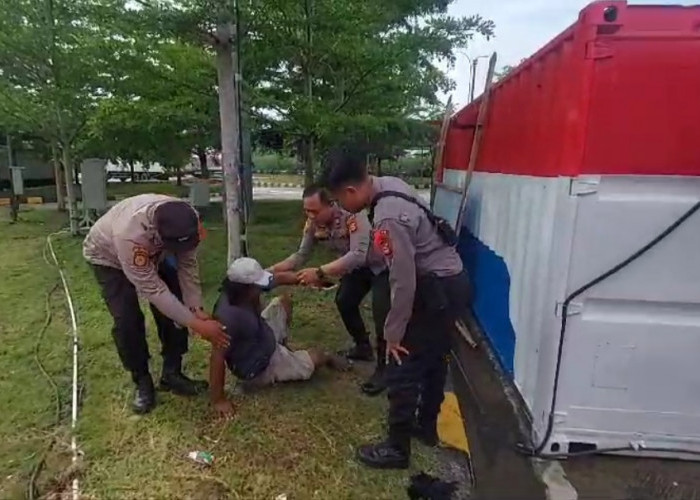 Personel Pos Pam Rest Area KM 306 Tol Pematang Panggang-Kayuagung Bantu Sopir Kelelahan