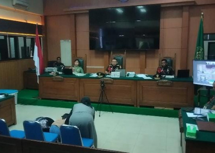 Sujud Syukur Keluarga Korban Depan Majelis Hakim, Berharap Kopda Bazarsah Dihukum Mati 