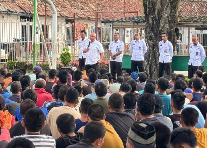 Jelang Tahun Baru 2026, Kalapas Tanjung Raja Berikan Pengarahan kepada Warga Binaan
