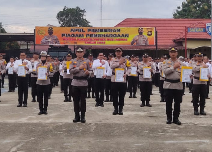 Jelang Tutup Tahun, 143 Personel Polres Musi Rawas Terima Penghargaan Kapolres