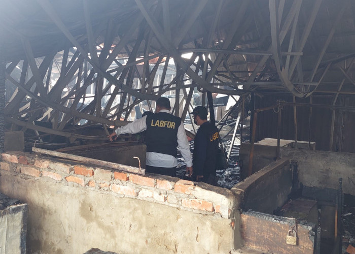  Polda Sumsel Turunkan Tim Labfor dan Inafis Selidiki Kebakaran di Pasar Cinde Palembang
