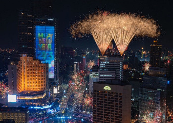 Selamat Tahun Baru 2025, Pesta Kembang Api di Jakarta Menandai Pergantian Tahun