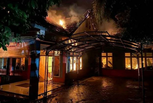 Kantor Kominfo Empat Lawang Ludes Terbakar