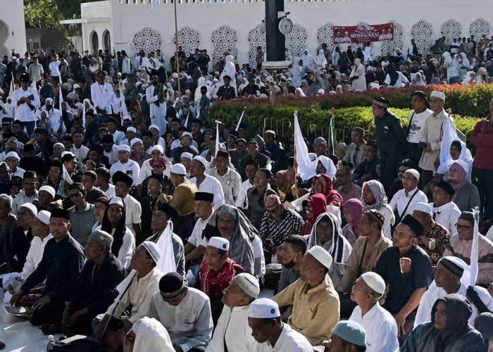 Bendera Bulan Bintang Dikibarkan, Hari Damai Aceh ke-21 Berujung Bentrok dan Diwarnai Tembakan Gas Air Mata