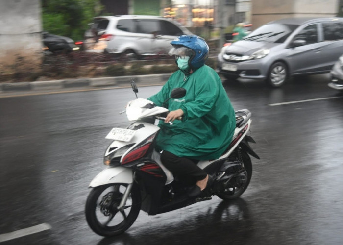 Waspada, Palembang Diterpa Cuaca Ekstrem Dari Udara Kabur Pagi Hari hingga Hujan Petir Sore Ini