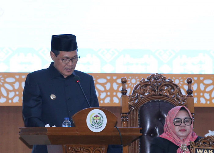 Bupati Muara Enim Jawab Pandangan Fraksi Soal 3 Raperda Strategis