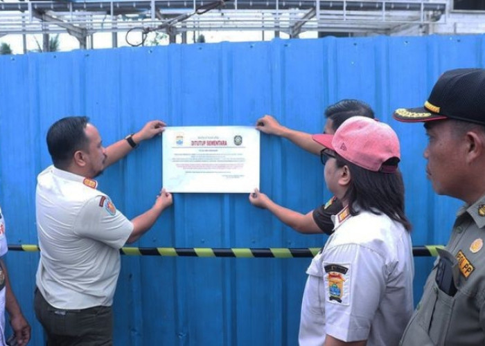 Tak Miliki Izin, Sat Pol PP Segel Bangunan Cold Storage di Jalan Soekarno Hatta Palembang 